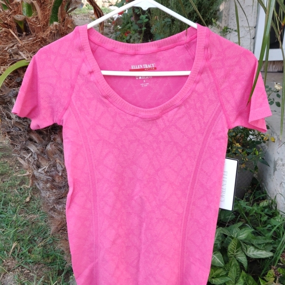 ELLEN TRACY Active women's seamless Tee - Picture 2 of 6